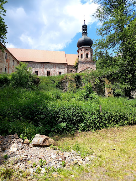 klášter v Pivoni v rekonstrukci20230609_132304